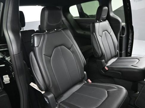 New 2025 Chrysler Voyager LX image 20