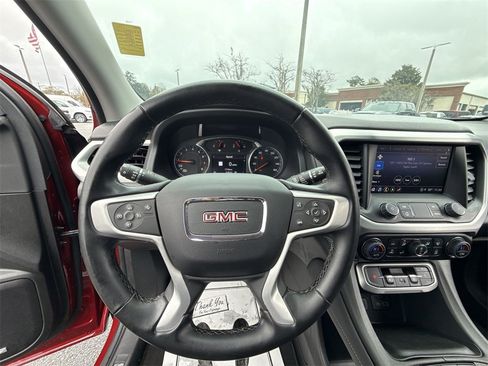 Used 2023 GMC Acadia SLT image 13