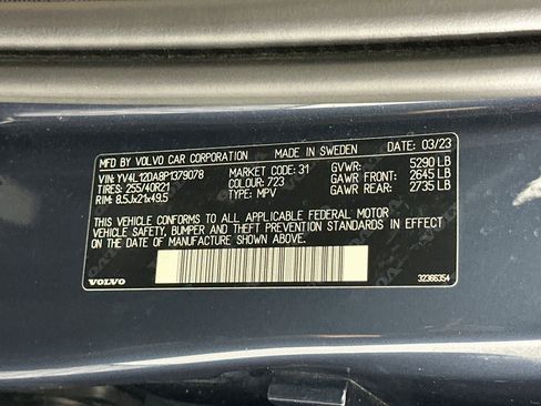 Used 2023 Volvo XC60 B5 Ultimate w/ Climate Package FWD image 12