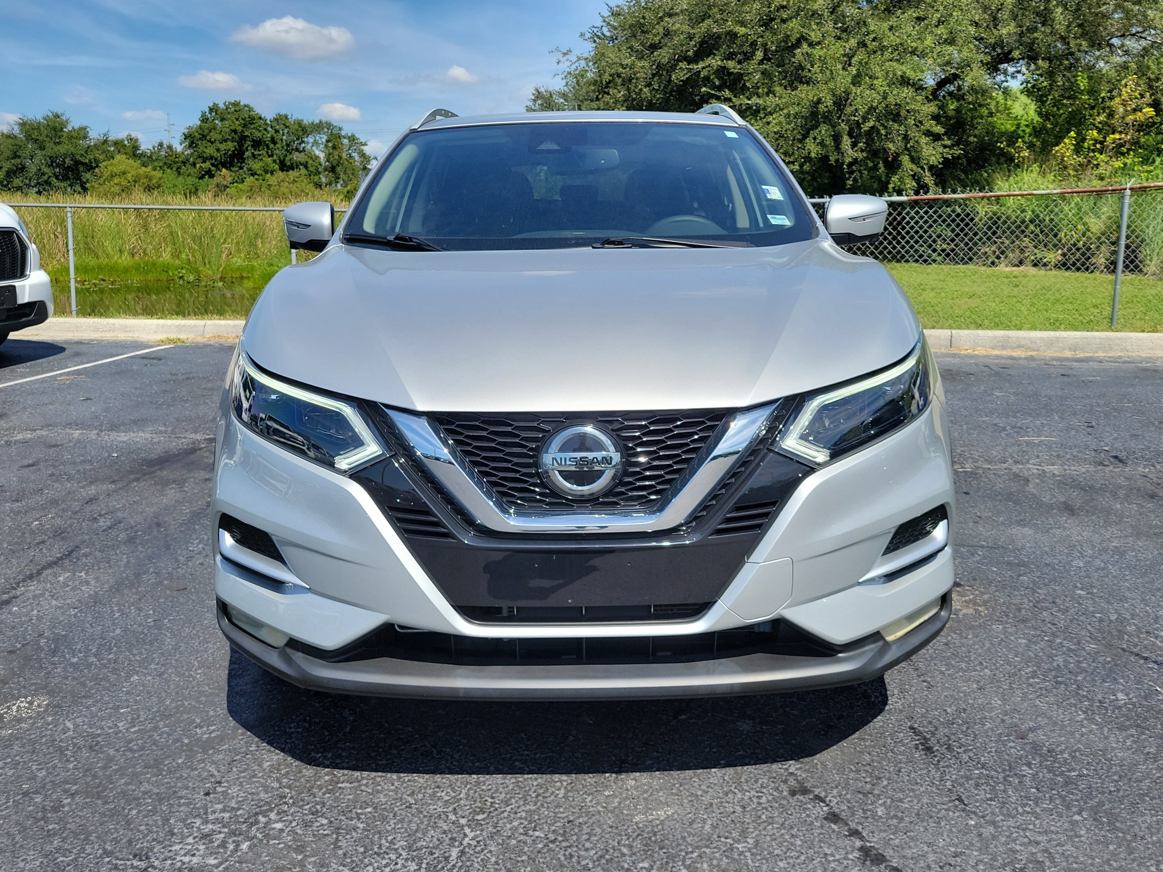Used 2022 Nissan Rogue Sport SL w/ Premium Package AWD/4WD image 2