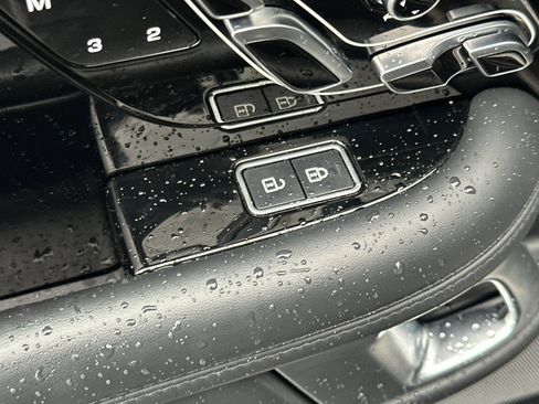 Used 2022 Land Rover Range Rover Westminster Edition image 12