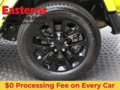 Used 2023 Jeep Wrangler Unlimited Sahara AWD/4WD image 8