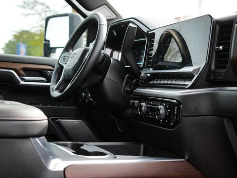 Used 2025 Chevrolet Silverado 2500 High Country w/ High Country Premium Package image 36