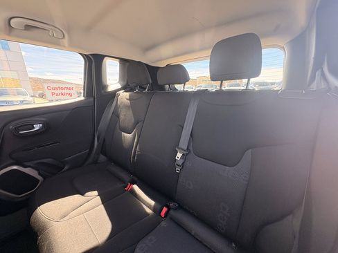 Used 2015 Jeep Renegade Latitude image 12