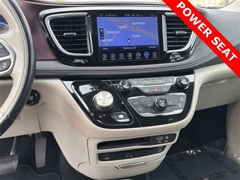 Used 2017 Chrysler Pacifica Limited w/ UConnect Theater Package image 4