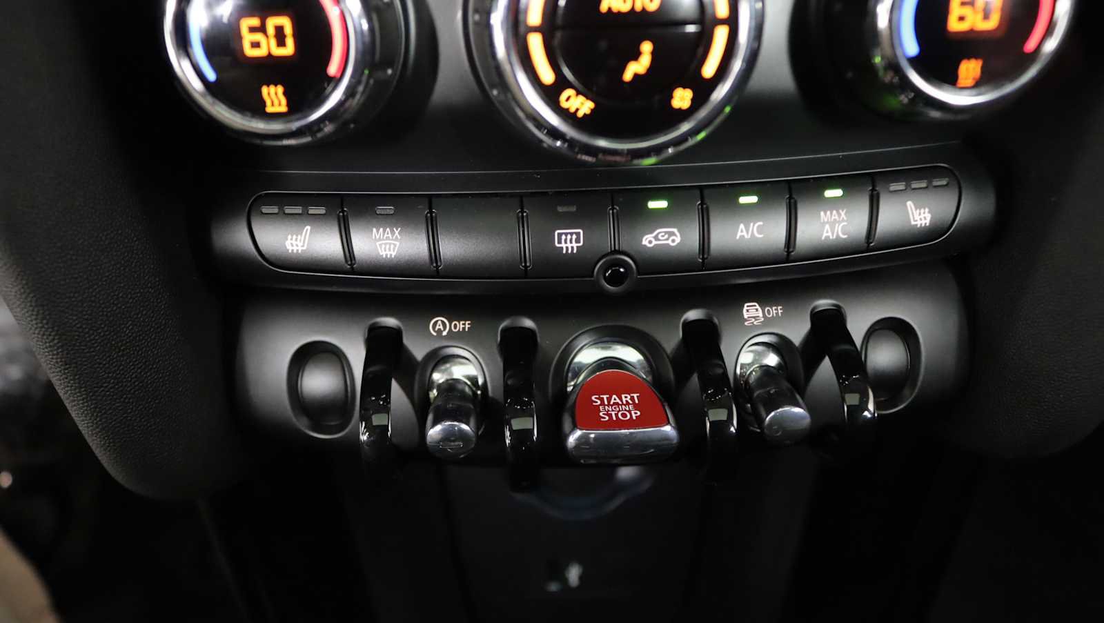 Used 2024 MINI Cooper 4-Door Hardtop FWD image 17