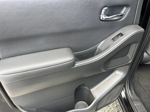 Used 2022 Nissan Frontier SV RWD image 28