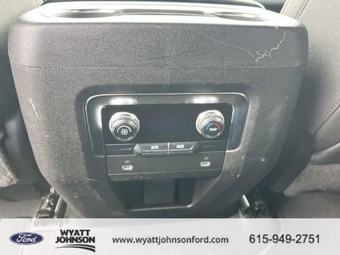 Used 2024 GMC Yukon SLT RWD image 18