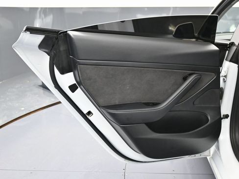 Used 2020 Tesla Model 3 Standard Range Plus image 34