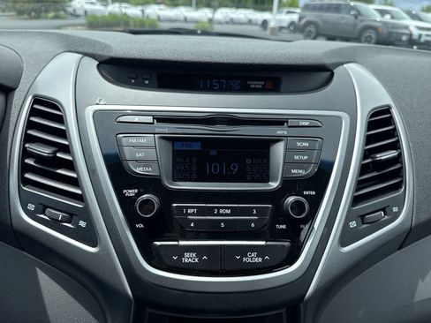 Used 2016 Hyundai Elantra SE FWD image 17