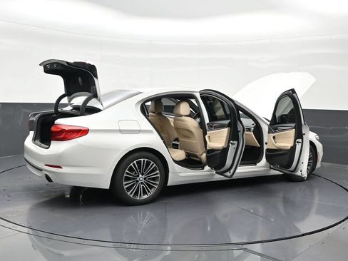 Used 2019 BMW 530i w/ Convenience Package RWD image 31