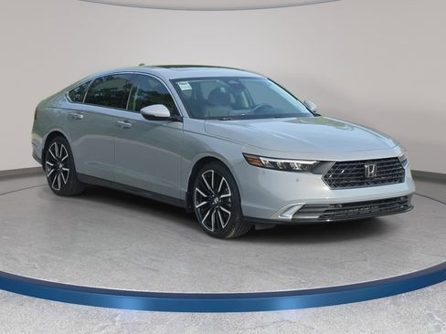 Used 2024 Honda Accord Touring image 3