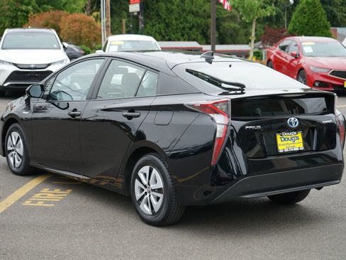 Used 2016 Toyota Prius Four w/ Advanced Technology Package FWD image 9
