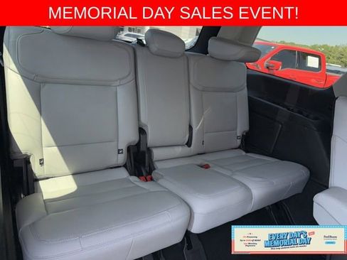 Used 2025 Ford Expedition Platinum w/ Driver's Package AWD/4WD image 16