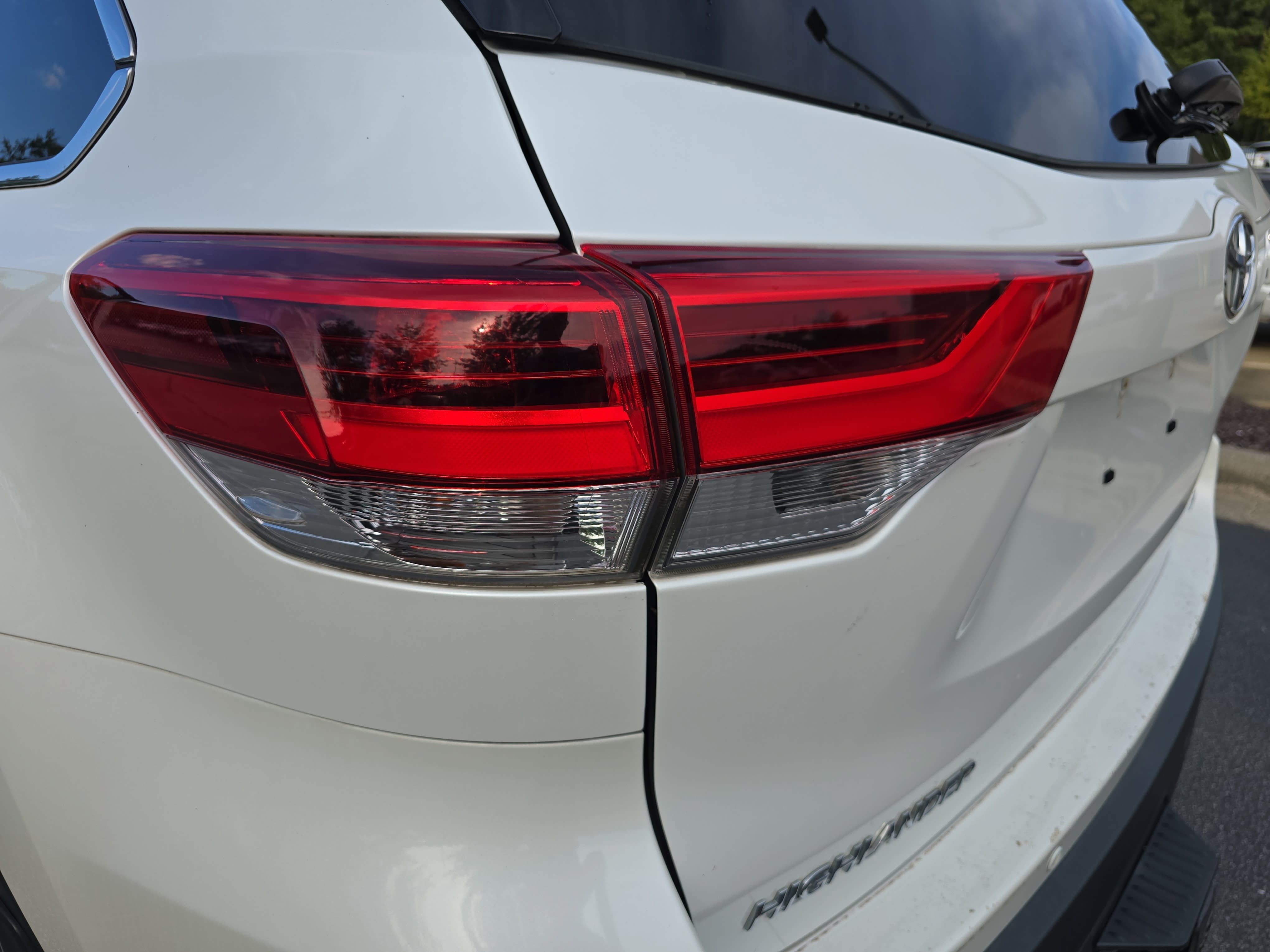 Used 2017 Toyota Highlander XLE AWD/4WD image 35