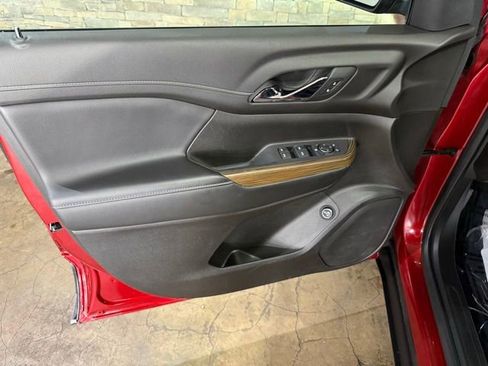 Used 2021 GMC Acadia SLE w/ Driver Convenience Package FWD image 10