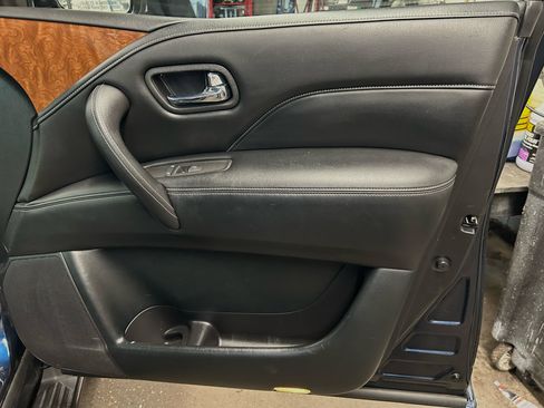 Used 2019 INFINITI QX80 Luxe image 17