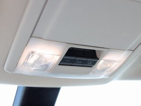 Used 2018 Ford Explorer Platinum image 27