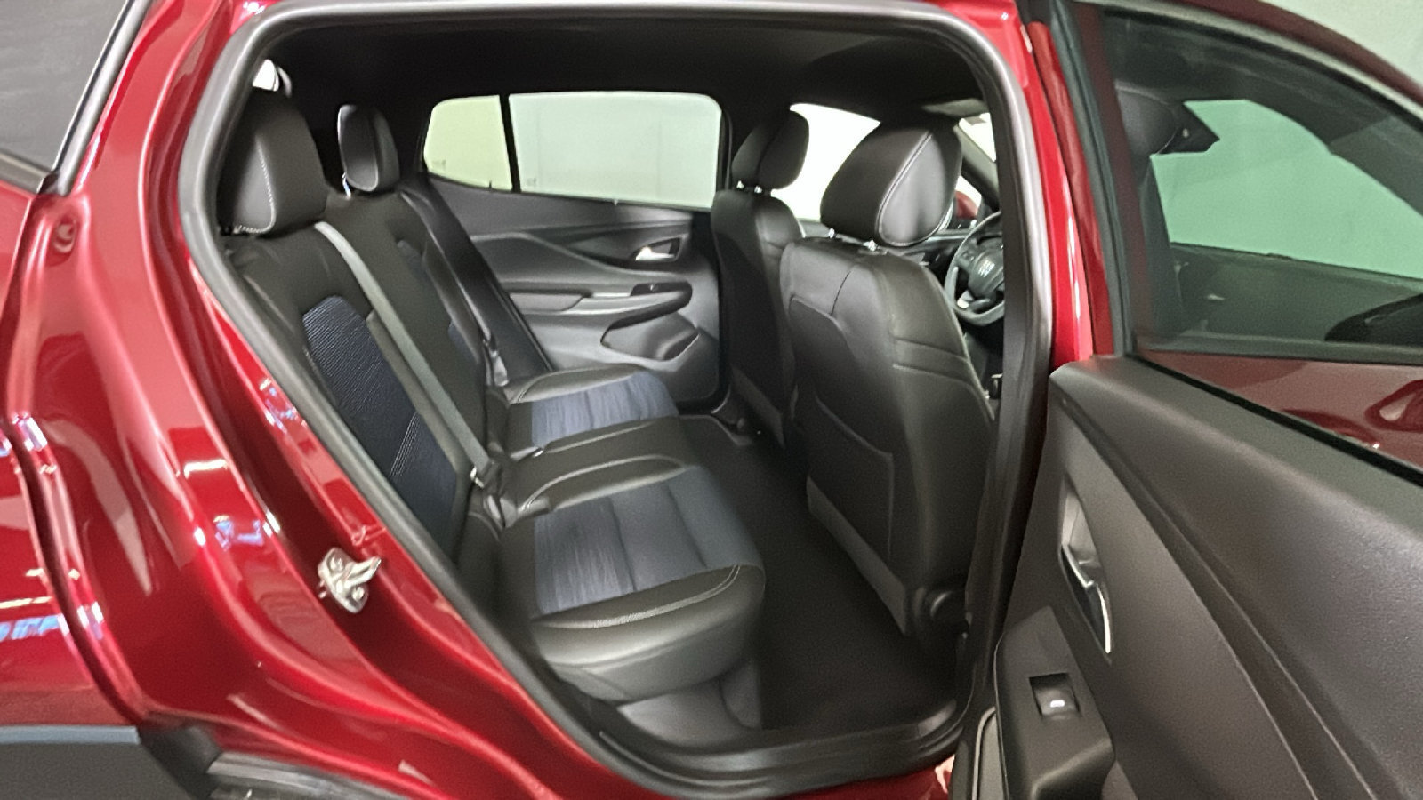 Used 2025 Buick Envista Preferred FWD image 34