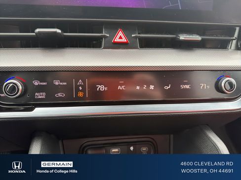 Used 2025 Kia Sportage SX image 21