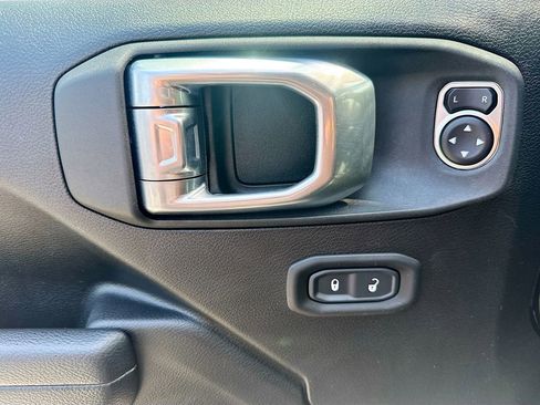 Used 2023 Jeep Wrangler Unlimited w/ Cold Weather Group AWD/4WD image 19