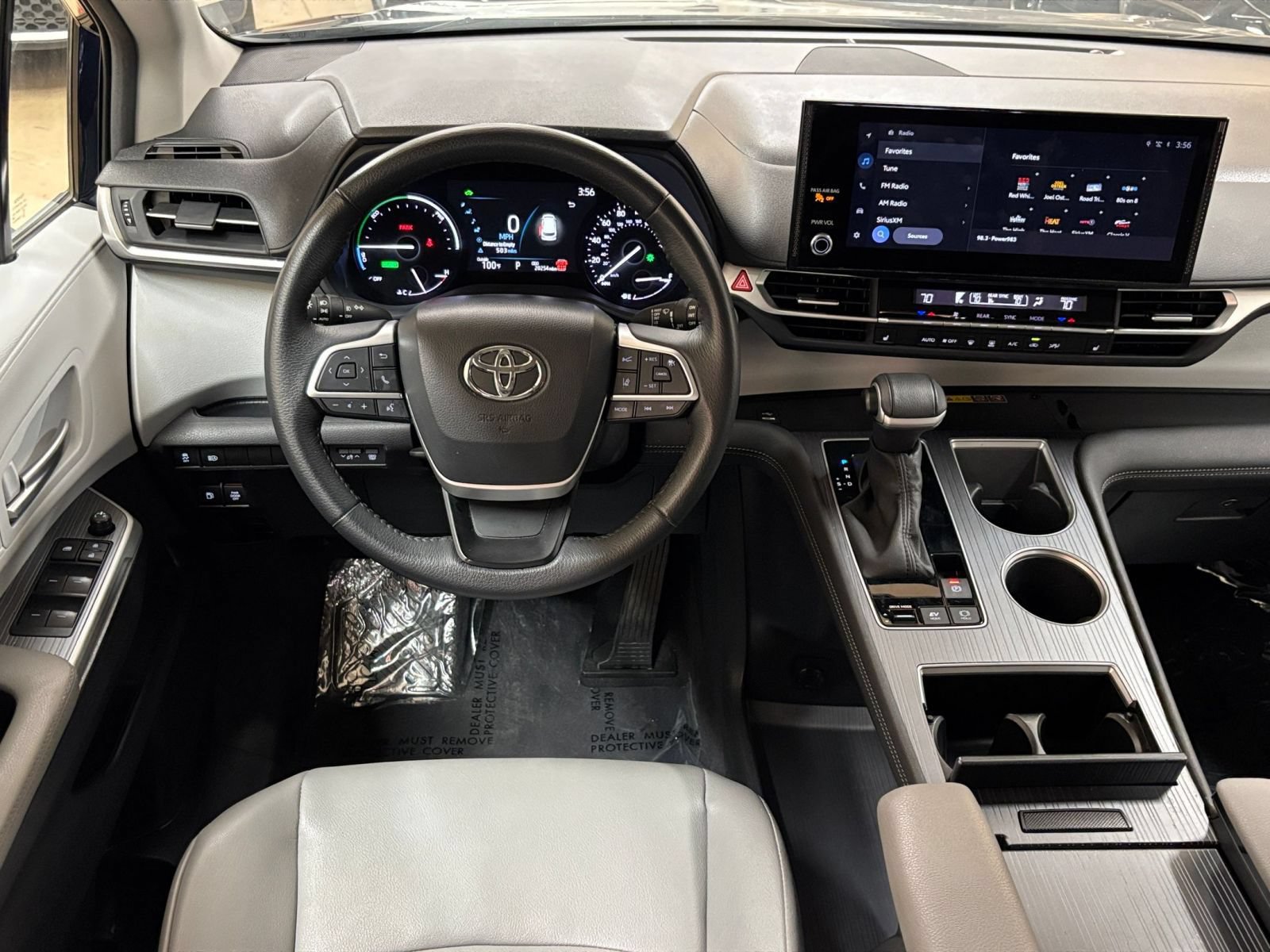 Used 2025 Toyota Sienna XLE FWD image 36