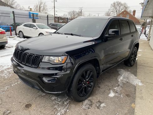 Used 2019 Jeep Grand Cherokee Altitude image 6