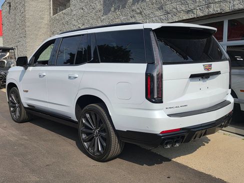 Used 2025 Cadillac Escalade V AWD/4WD image 6