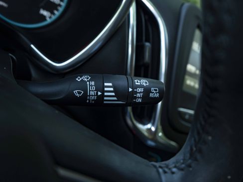 Used 2018 Chevrolet Equinox LT FWD image 24