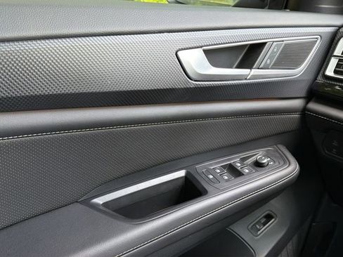 Used 2024 Volkswagen Atlas Cross Sport SEL image 12