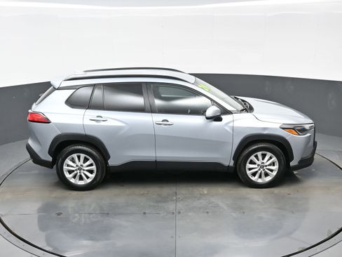 Used 2024 Toyota Corolla Cross LE image 37