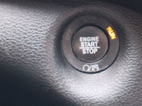 Used 2021 Jeep Cherokee Latitude Lux w/ Sun & Sound Group FWD image 28