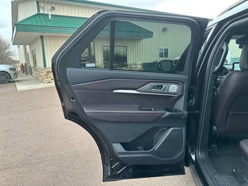 Used 2025 Ford Explorer Platinum w/ LUX Leather Package AWD/4WD image 21