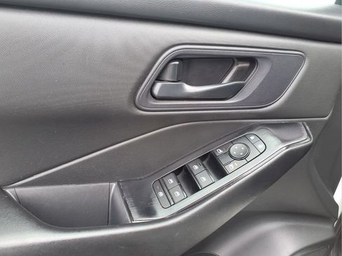 Used 2024 Nissan Rogue S AWD/4WD image 13