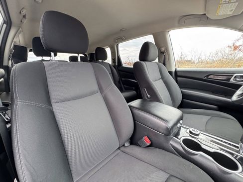 Used 2020 Nissan Pathfinder S image 30