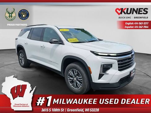 Used 2024 Chevrolet Traverse LT AWD/4WD image 1