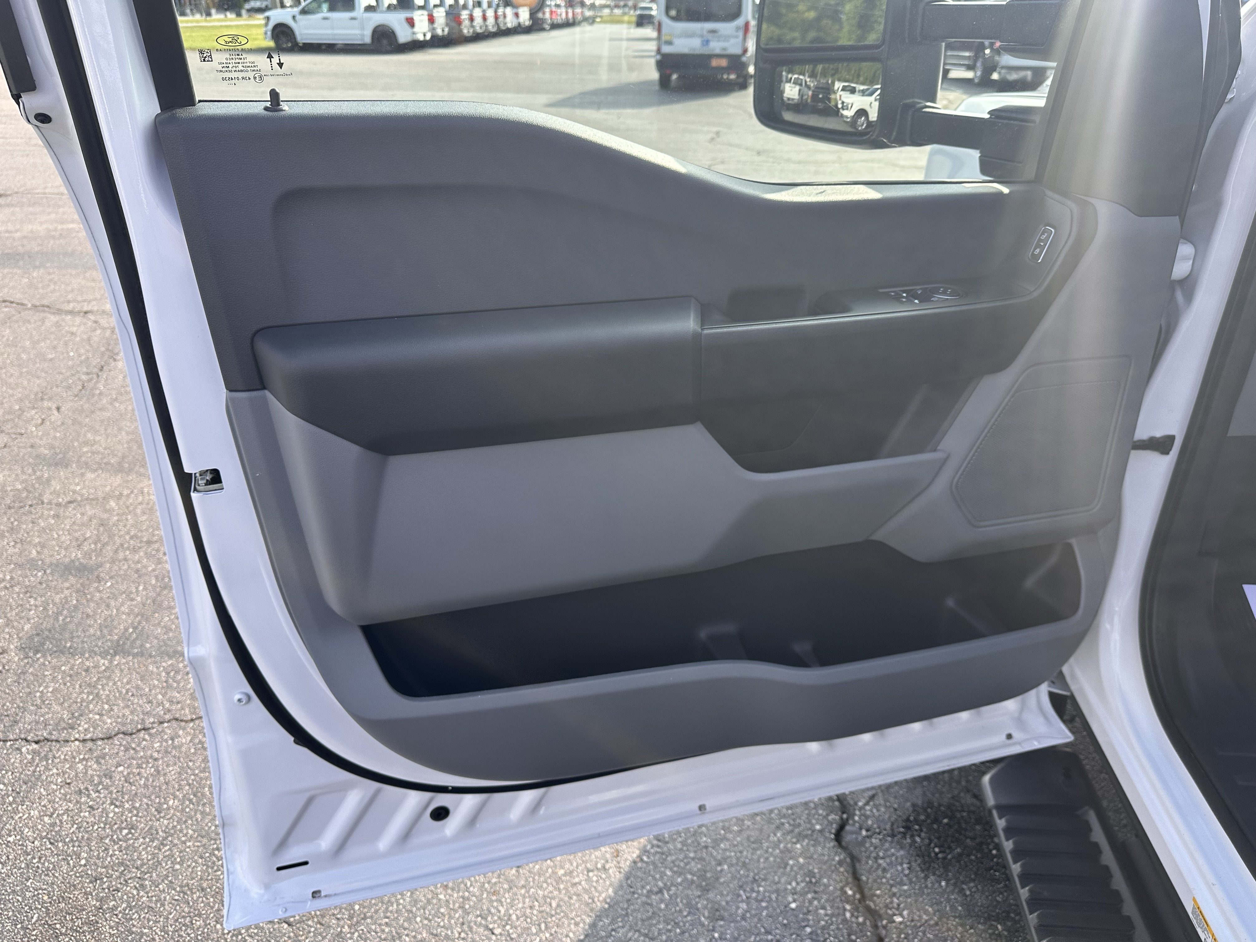 Used 2024 Ford F550 2WD Regular Cab Super Duty image 11