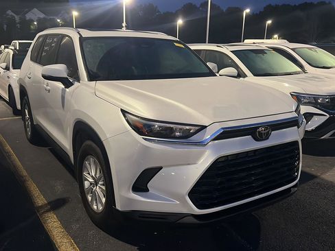 Certified 2024 Toyota Grand Highlander XLE image 6