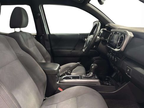 Used 2019 Toyota Tacoma SR5 AWD/4WD image 10
