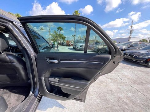 Used 2016 Chrysler 300 Limited RWD image 10