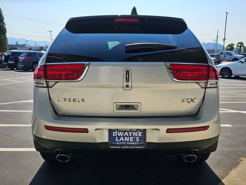 Used 2013 Lincoln MKX FWD image 4