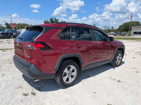 Used 2020 Toyota RAV4 XLE w/ Convenience Package FWD image 4