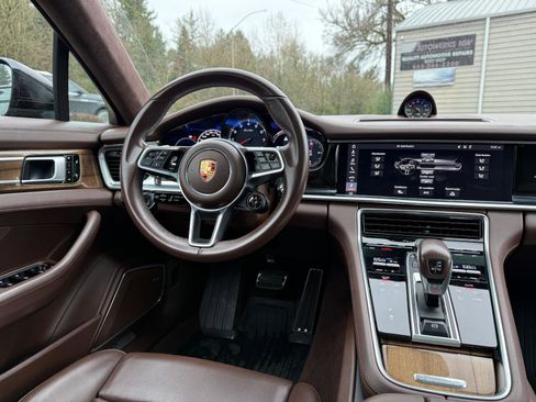 Used 2018 Porsche Panamera Turbo image 11