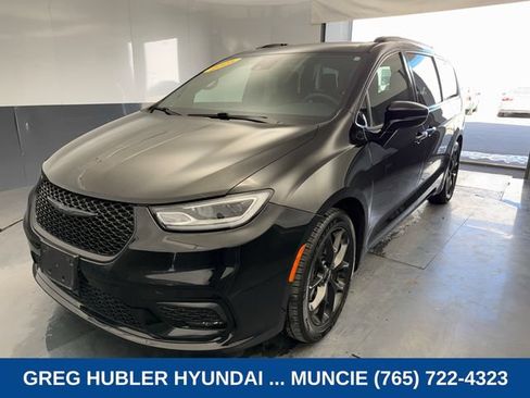 Used 2025 Chrysler Pacifica Limited FWD image 13