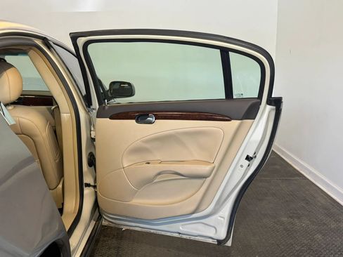 Used 2011 Buick Lucerne CXL FWD image 25