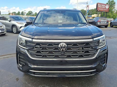 Certified 2025 Volkswagen Atlas SEL Premium R-Line image 2