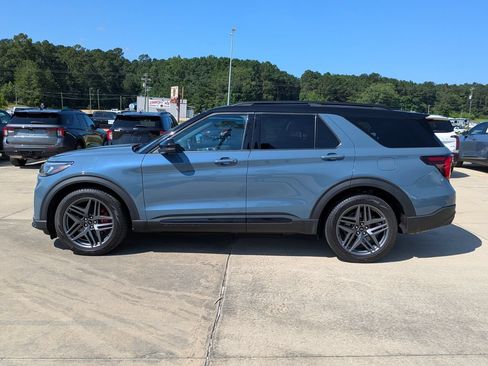 Used 2025 Ford Explorer ST AWD/4WD image 5