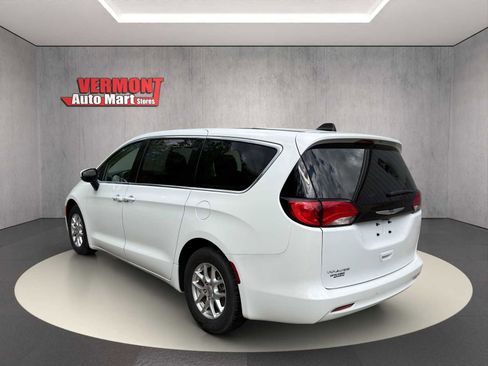 Used 2023 Chrysler Voyager LX FWD image 6