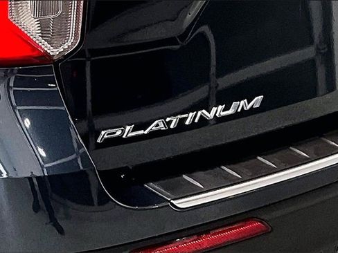 Used 2022 Ford Explorer Platinum w/ Technology Package image 41