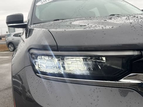 Used 2023 Jeep Grand Cherokee L Limited w/ Luxury Tech Group II image 12